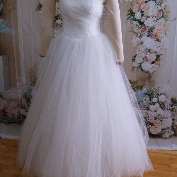 Wedding Dress with Crystal Beads Size 2 - Picture 5 of 6